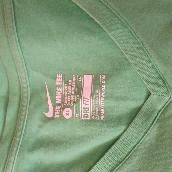 The Nike Tee - Picture 5 of 7